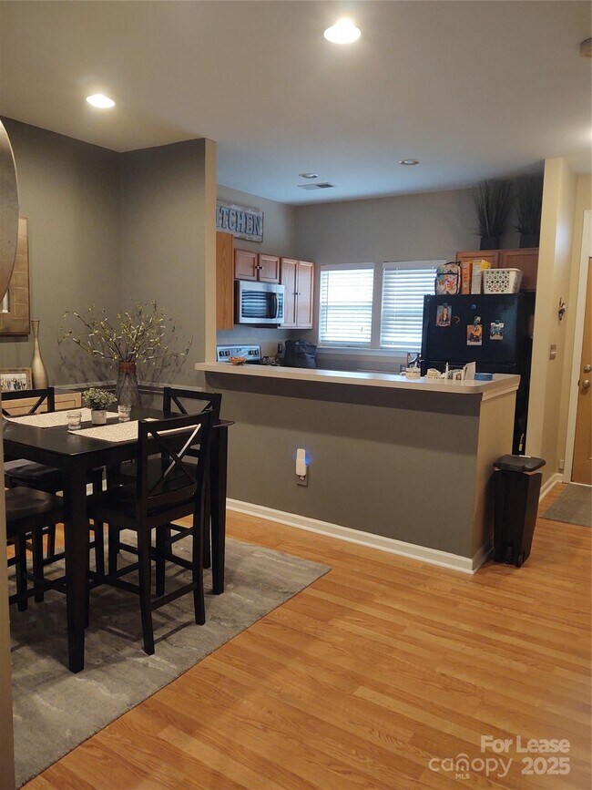 Foto del edificio - 3043 Uxbridge Woods Ct