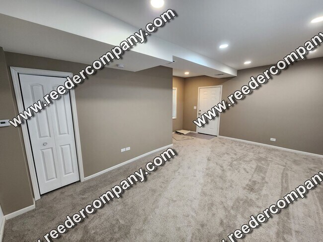 Foto del edificio - Spacious 2 bedroom 1 bath house near train station for easy commute.