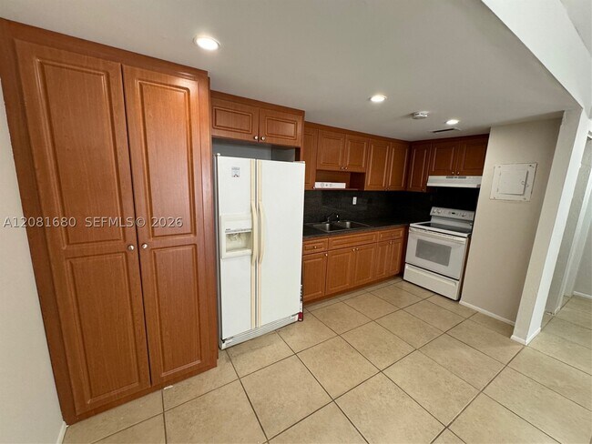 Foto del edificio - 7921 SW 104th St