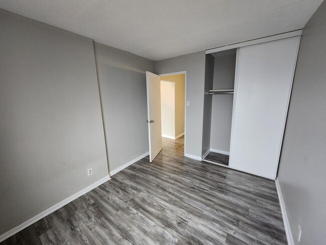 Building Photo - 411 Ellerdale St