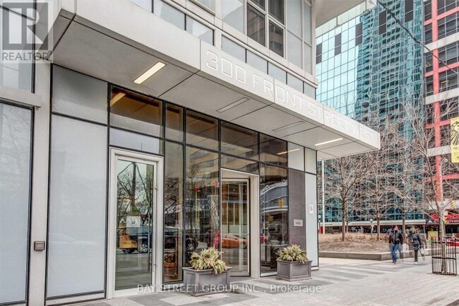 Photo du bâtiment - 300-3300 Front St W