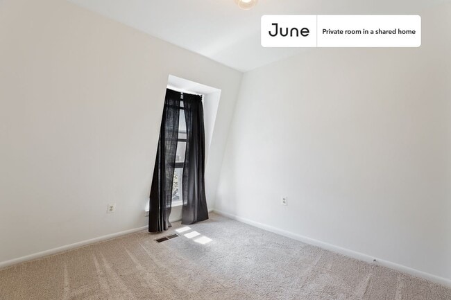 Building Photo - Room in Shared 5 bed/2 bath home