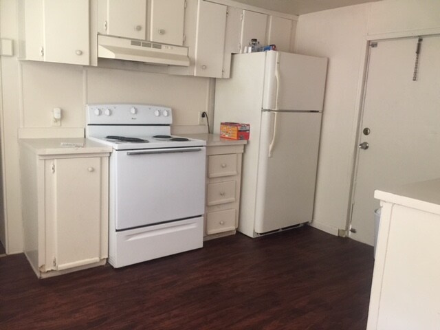Foto del edificio - 8028 Breeze Dr