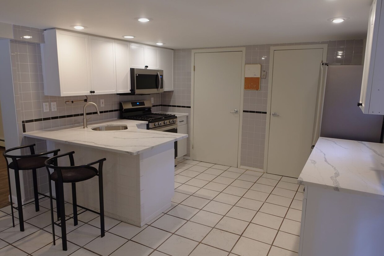 Foto principal - Fully Updated 2BR Apt