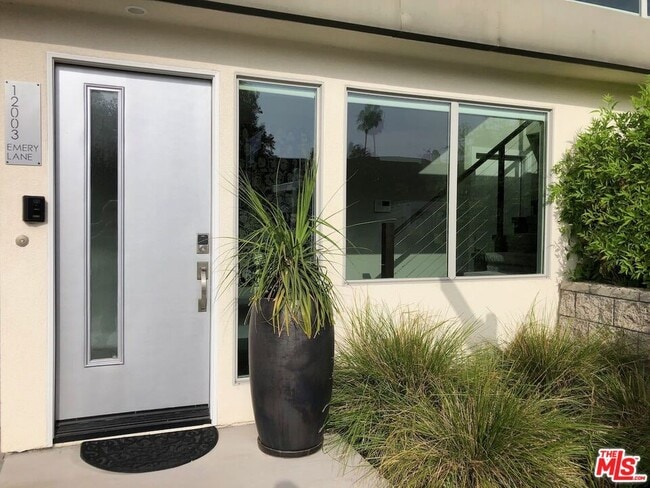 Foto del edificio - 12003 Emery Ln
