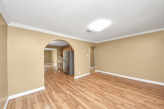 Building Photo - 1535 Pleasantville Dr