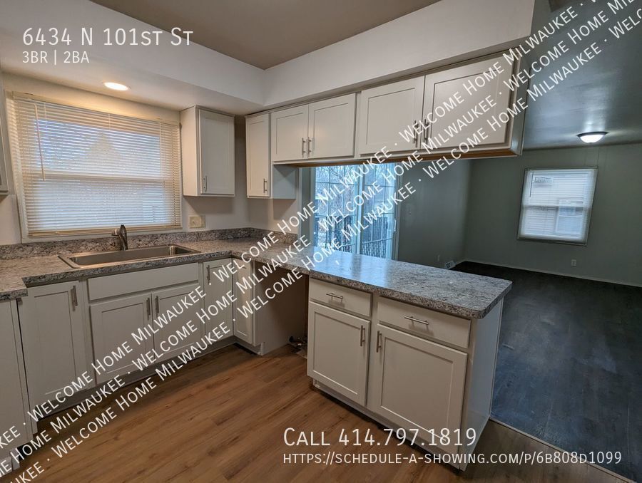 Foto principal - 3 Bedroom & 1.5 Bathroom Townhome off of M...