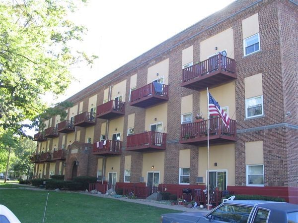 Building Photo - 350 Hall St
