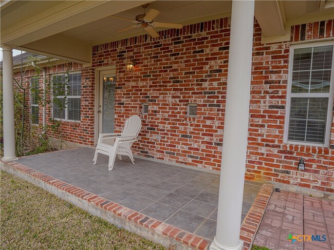 Building Photo - 1651 Hanz Dr
