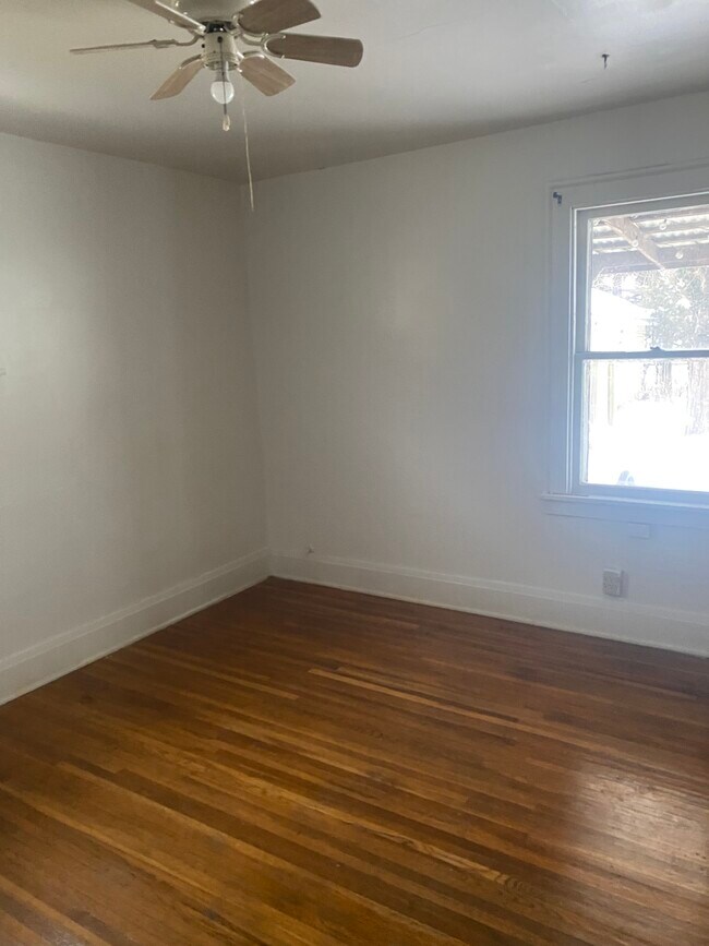 Foto del edificio - 470 Winspear Ave