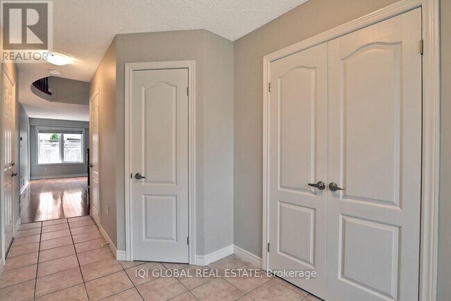 Building Photo - 4055 Forest Run Ave