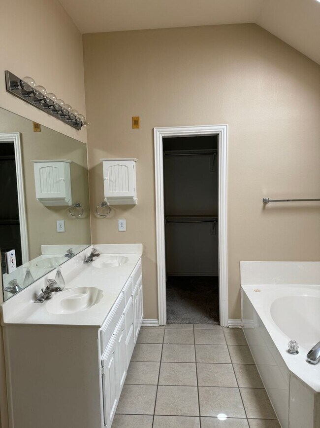 Foto del edificio - Beautiful 2-Story, 3 Bed, 2.5 Bath Home Av...