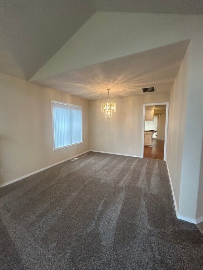 Foto del edificio - Beautiful Three Bedroom in Keizer