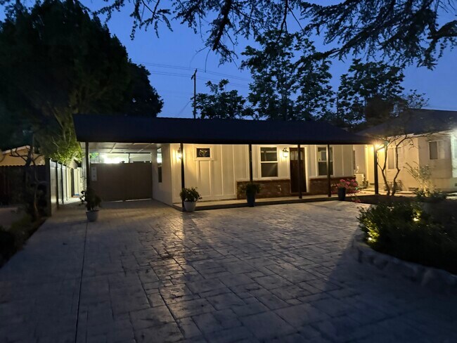 Parte frontal de la unidad - 3059 Sycamore Ave