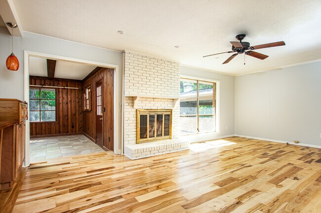 Building Photo - 2839 Country Squire Ln