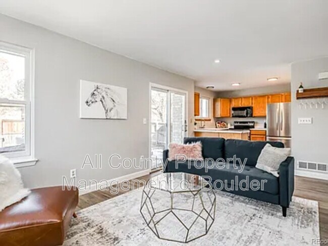 Foto del edificio - 13201 Bryant Cir