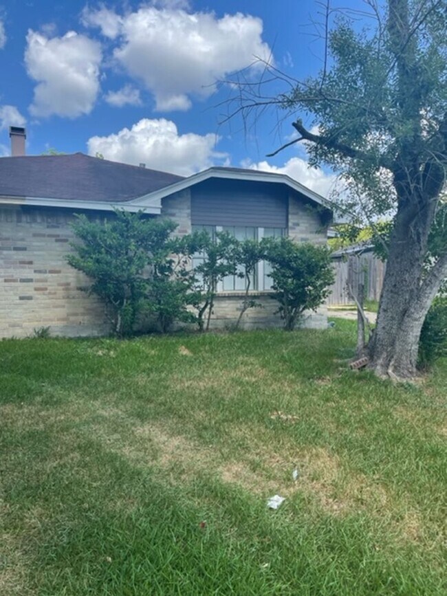 Foto del edificio - 3105 Tree House Cir