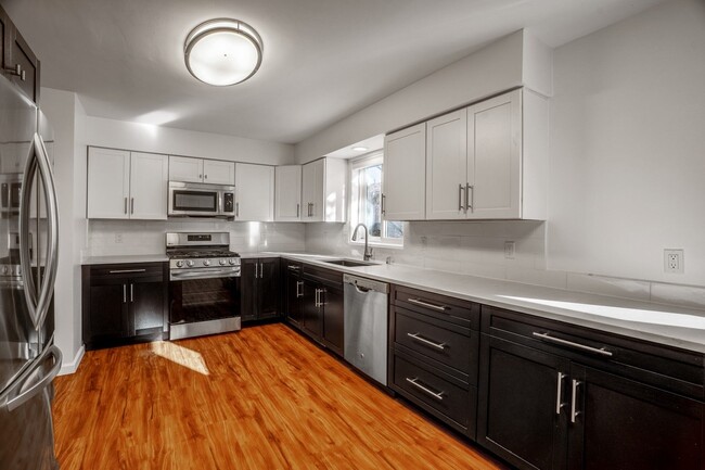 Building Photo - 3028 Plaza Blanca - Located in Park Plaza!...