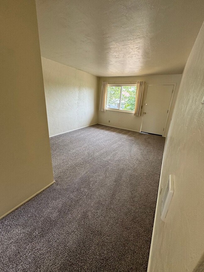Foto del edificio - 1-Bedroom 1-Bathroom apartment in Eugene