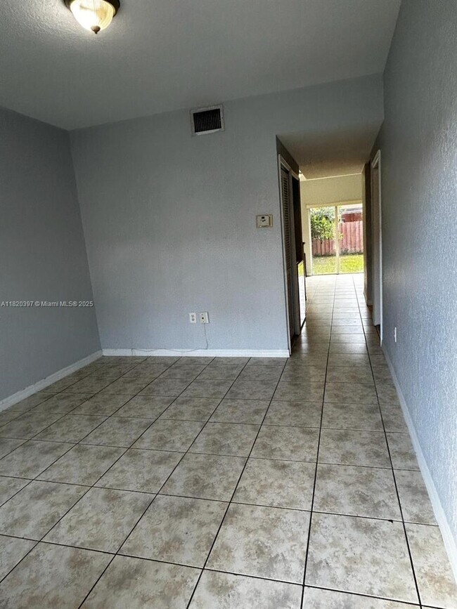 Foto del edificio - 865 SW 6th Ct
