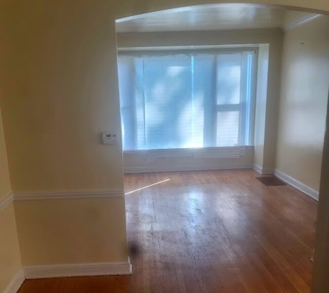 Foto del edificio - 8916 S Cornell Ave