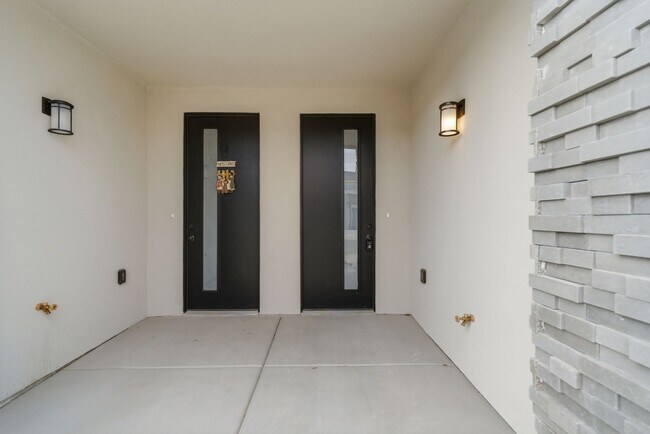 Building Photo - 5690 S Weehawken Ln