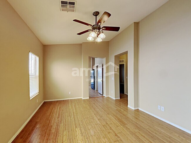 Foto del edificio - 923 S Balboa Drive