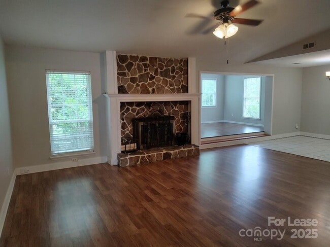 Building Photo - 11115 Vista Haven Dr