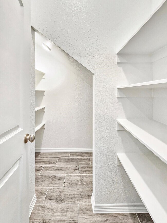 Foto del edificio - 8002 Scanlan Trce