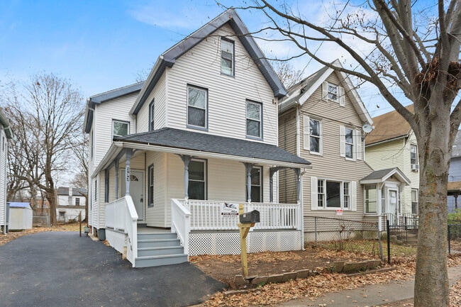 Building Photo - 393 Huntington St