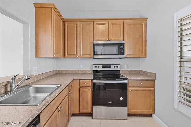 Building Photo - 6091 Lakefront Dr
