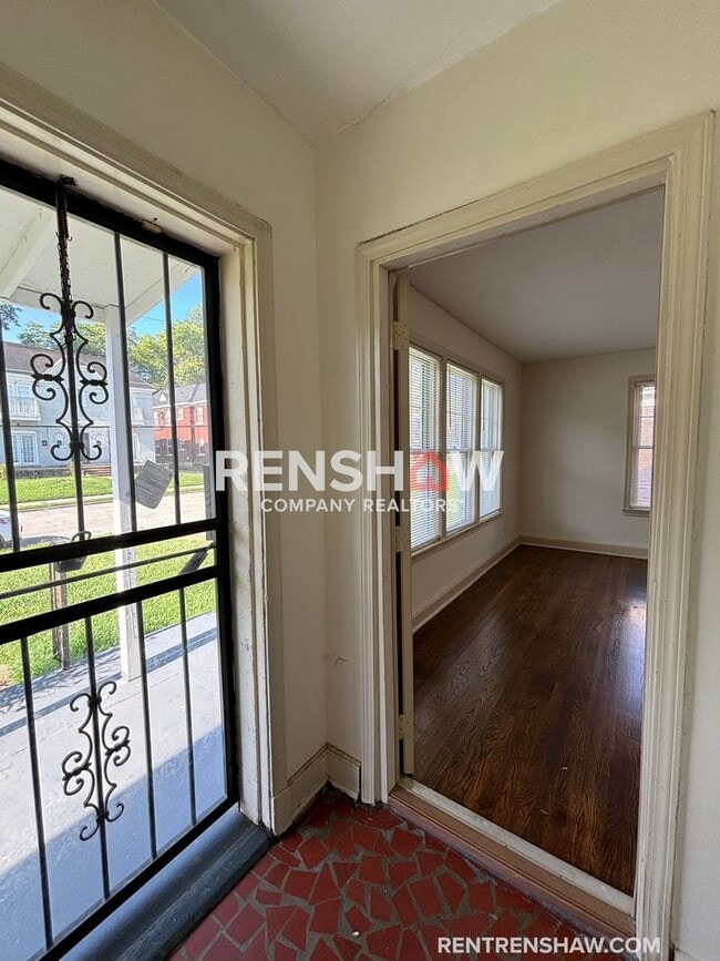 Building Photo - Text the Leasing Team at 901-820-4367 to S...