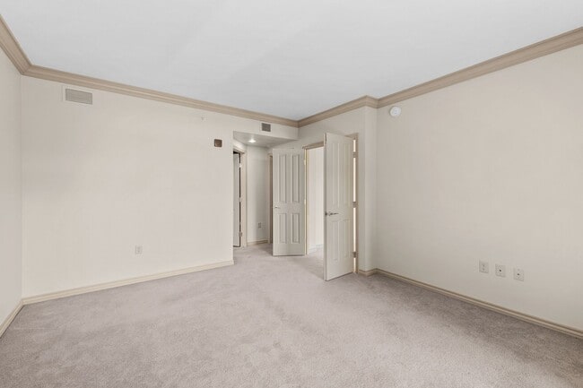 Photo - Come live in Penterra Plaza! House