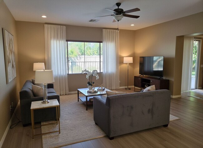 Foto del edificio - 16758 W Apache St