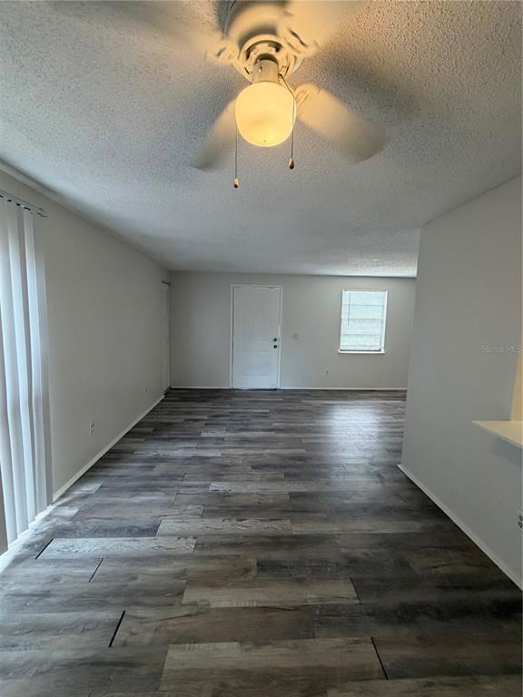 Foto del edificio - 4911 Silver Oaks Village