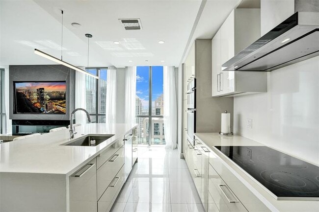 Building Photo - 100 E Las Olas Blvd