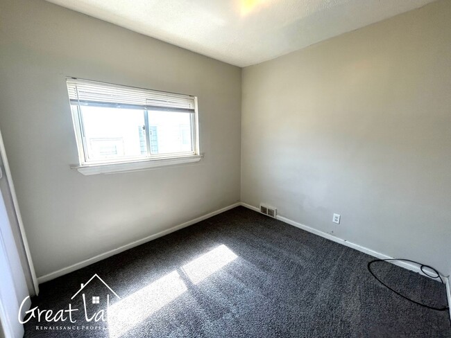 Building Photo - $200 OFF FIRST MONTH'S RENT - Beautiful 3 ...