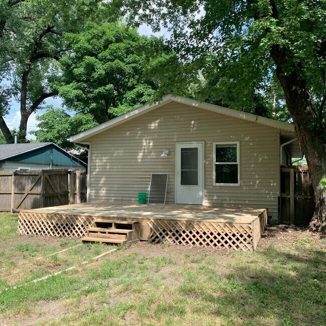 Building Photo - 2104 E 25th St