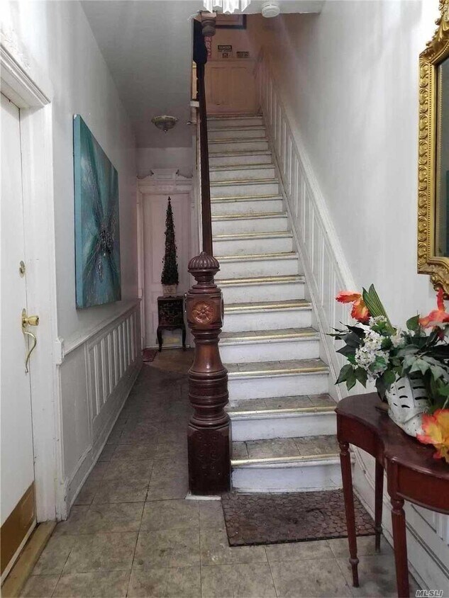 Primary Photo - 886 Lafayette Ave