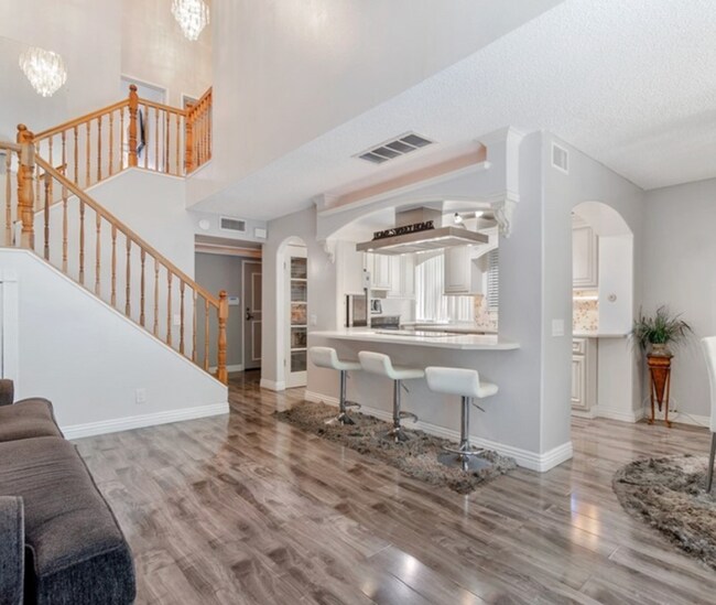 Foto del edificio - GORGEOUS 3 BEDROOM 3 BATH TOWNHOME
