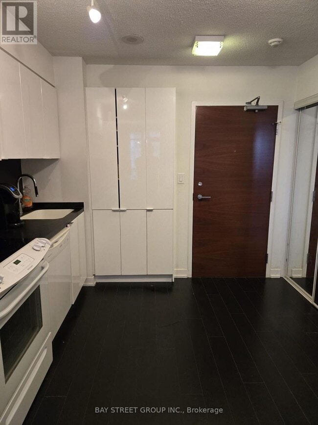 Building Photo - 15 Iceboat Terr