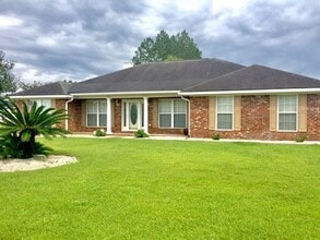 Building Photo - 1835 Lawnwood Dr