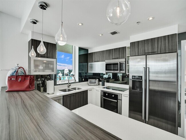 Foto del edificio - 6700 Indian Creek Dr