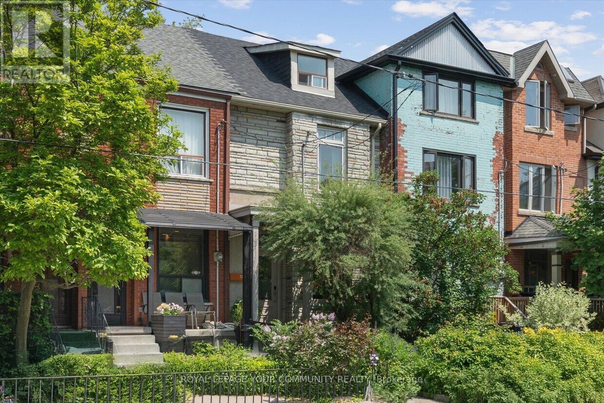 Primary Photo - 722 Adelaide St W
