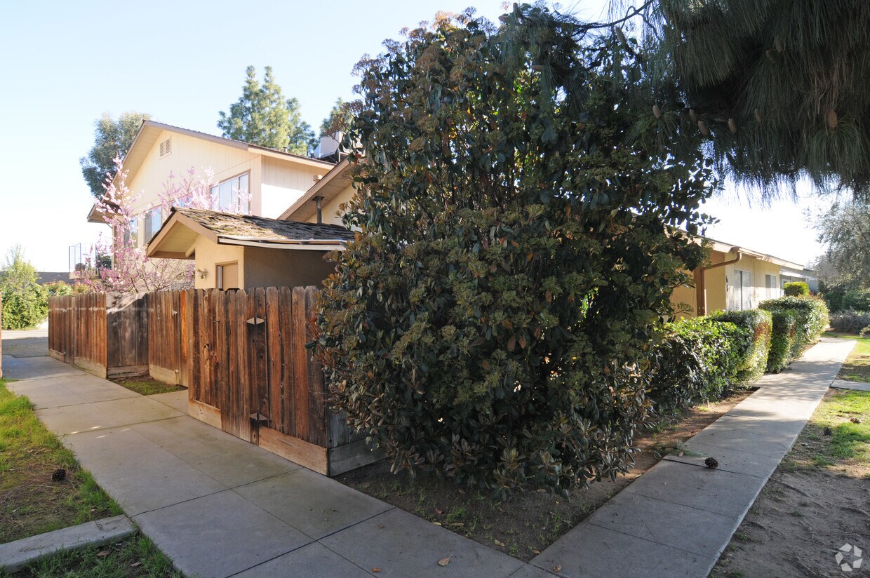 Foto del edificio - 681 W Ashlan Ave