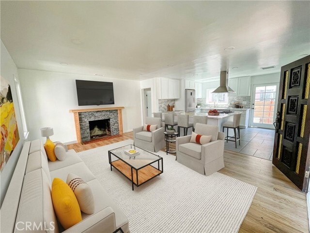 Building Photo - 832 Palms Blvd