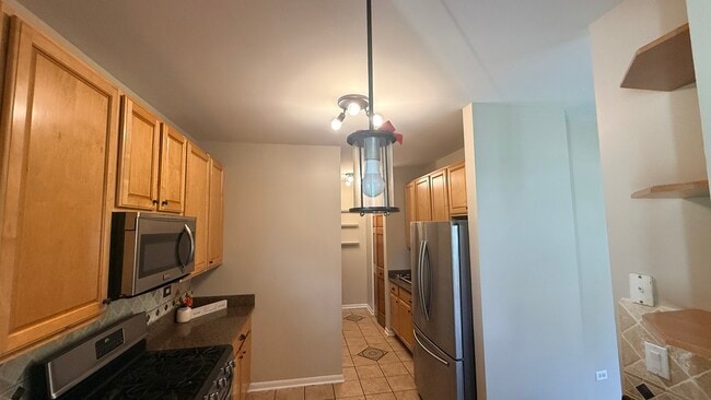Building Photo - 2437 Oneida Ln
