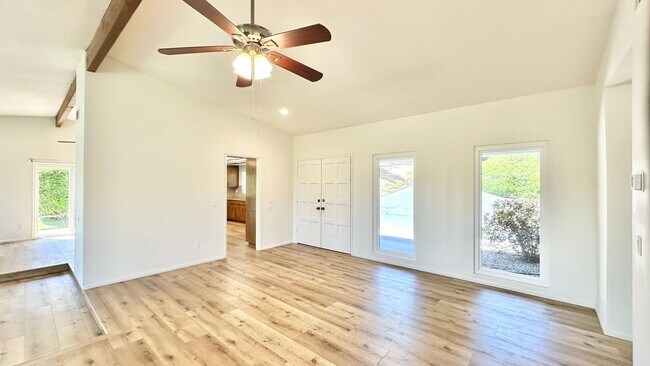 Foto del edificio - Beautiful Ranch-Style, Single-Story, on Co...