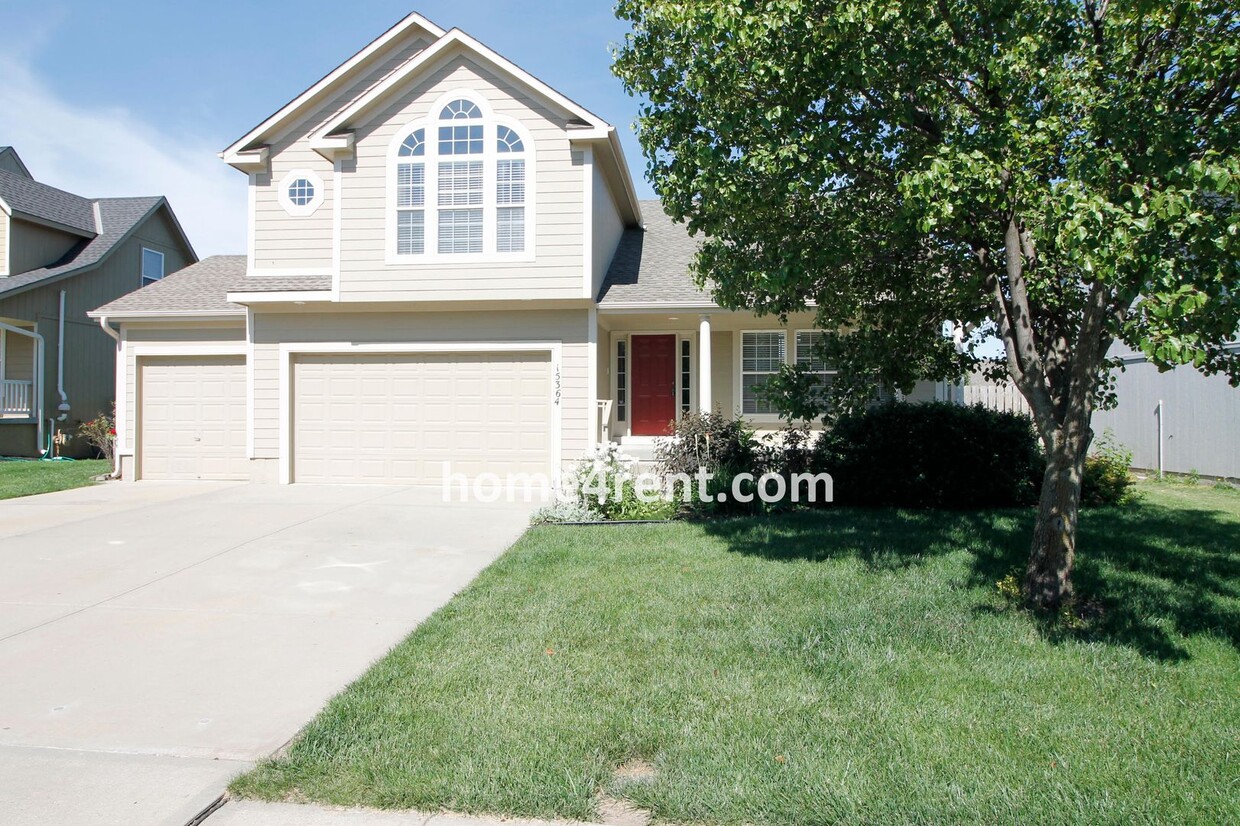 Foto principal - Beautiful Olathe Home, Updated Kitchen, Fe...