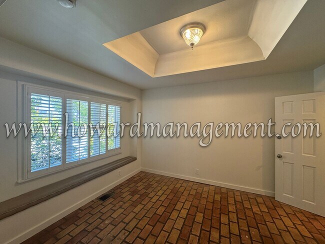 Building Photo - Private and Cozy 4 Bedroom Home located in...